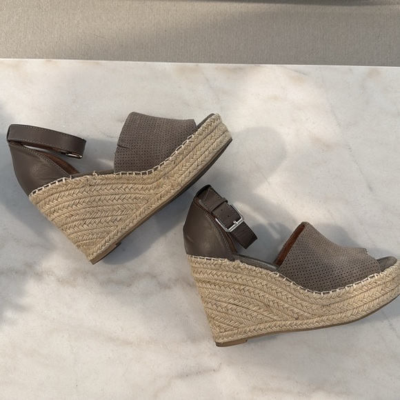 Lightly worn Steve Madden wedges - Picture 5 of 5